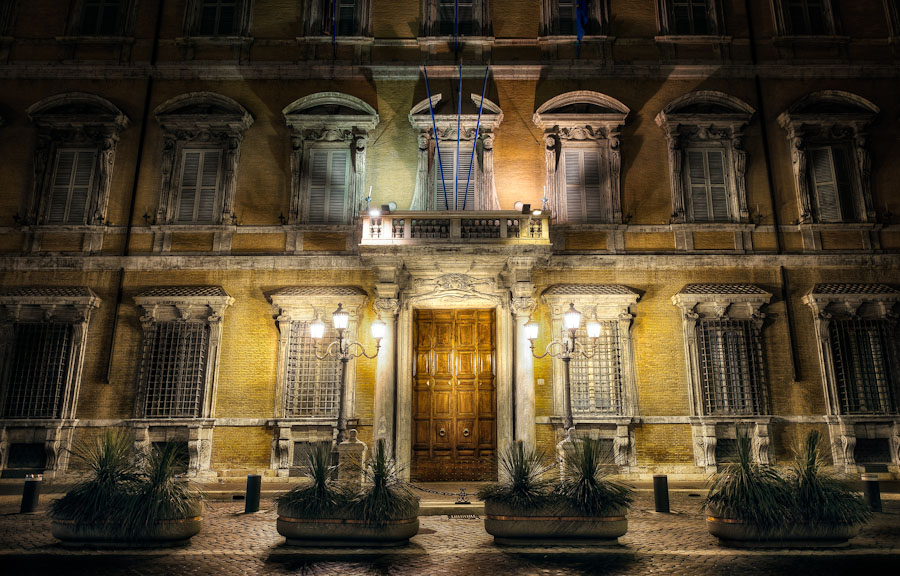 HDR Photo Pic - Rome, Italy (Roma, Italia) - Lonely Shadows