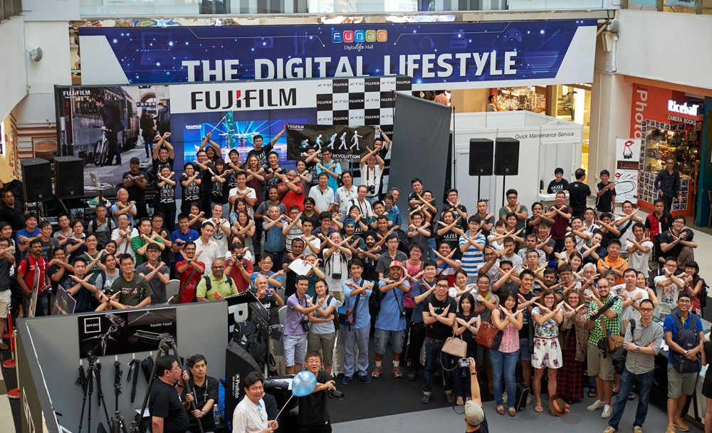 2015_05-29_Fujifilm_Singapore_Funan_Photowalk_Group_Shot_X_pose-1440